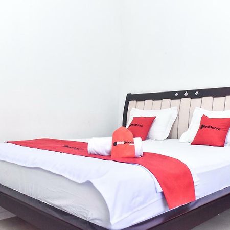 Reddoorz Near Sultan Hasanuddin Airport 2 Hotel Makassar Eksteriør billede