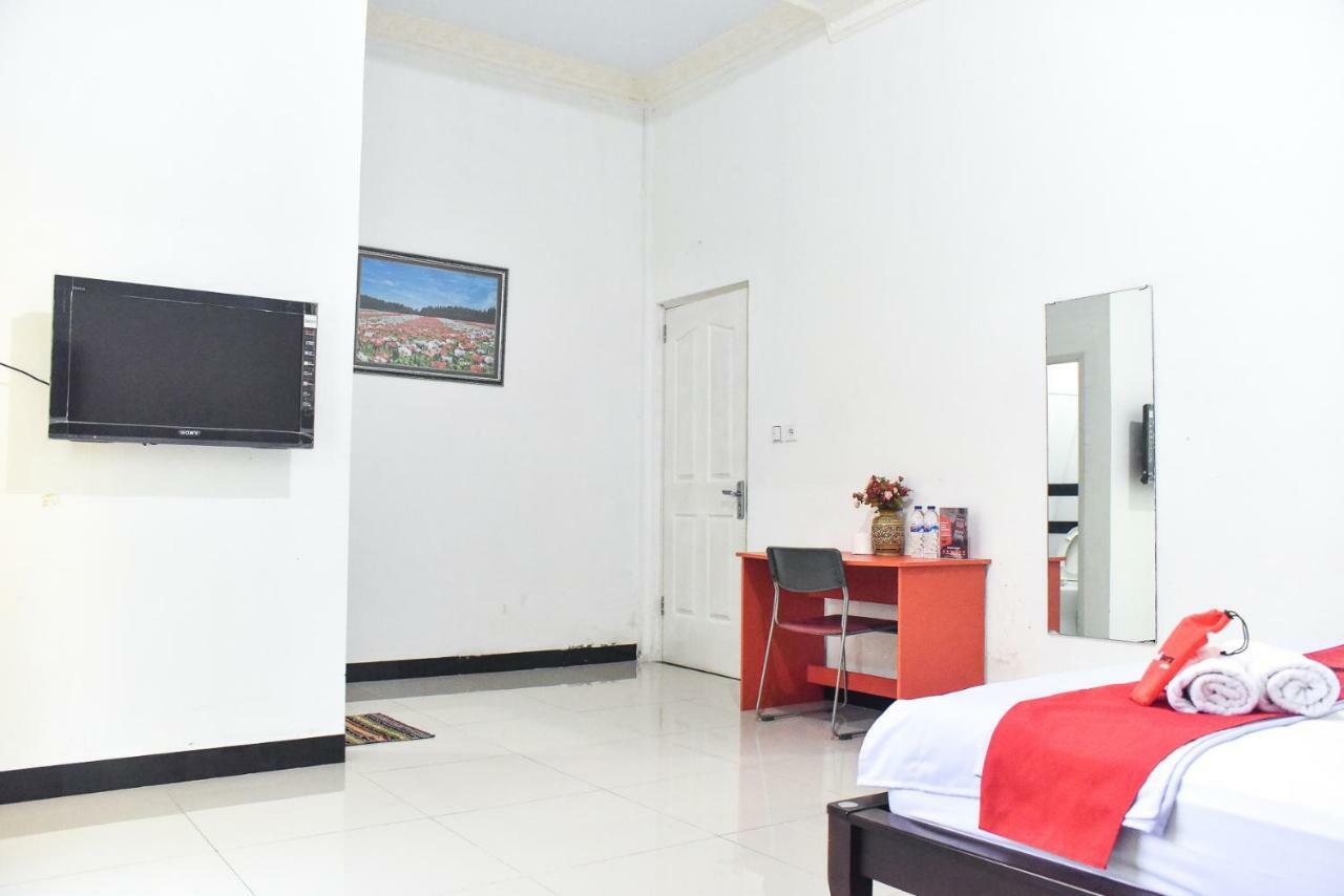 Reddoorz Near Sultan Hasanuddin Airport 2 Hotel Makassar Eksteriør billede