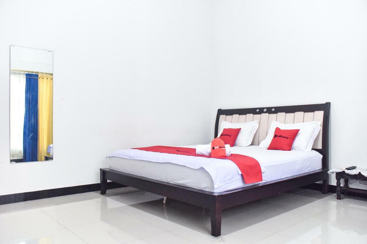 Reddoorz Near Sultan Hasanuddin Airport 2 Hotel Makassar Eksteriør billede