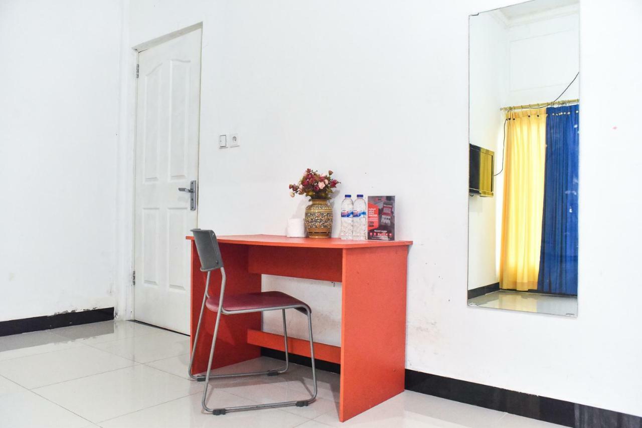 Reddoorz Near Sultan Hasanuddin Airport 2 Hotel Makassar Eksteriør billede
