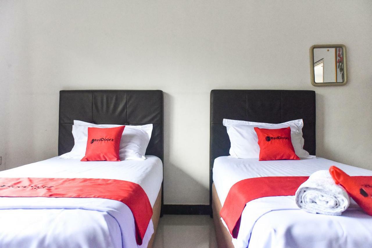 Reddoorz Near Sultan Hasanuddin Airport 2 Hotel Makassar Eksteriør billede