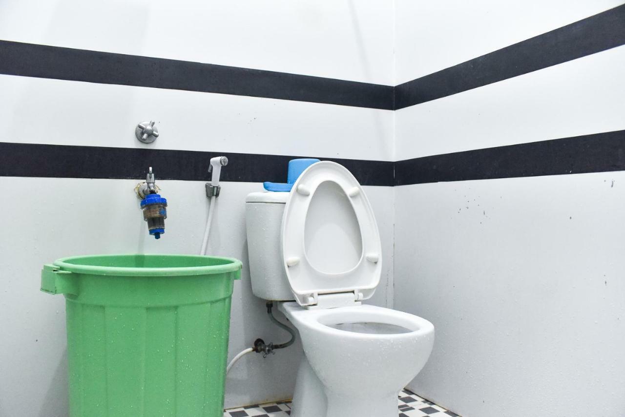 Reddoorz Near Sultan Hasanuddin Airport 2 Hotel Makassar Eksteriør billede